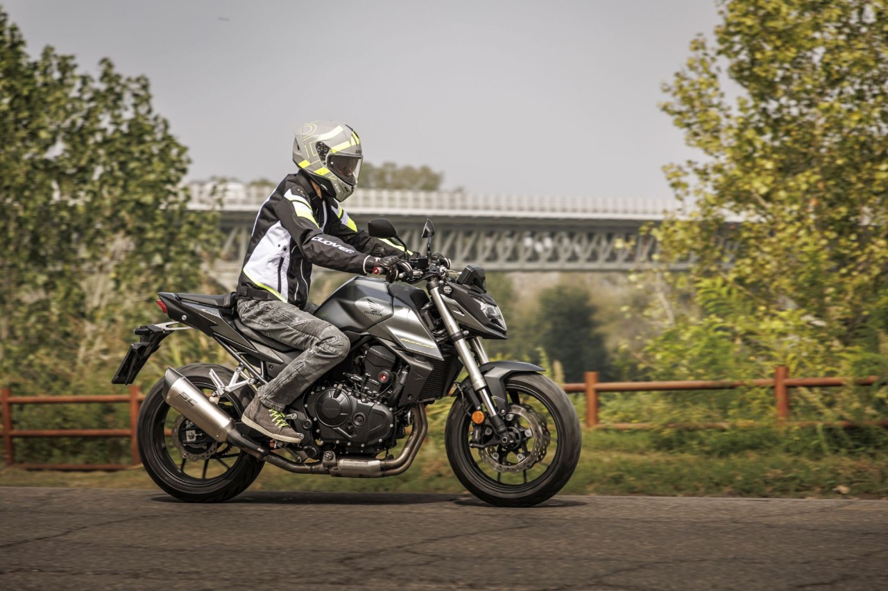 DueruoteTG #169 - Honda Hornet vs Yamaha MT-07: testa a testa tra le naked più vendute d'Italia